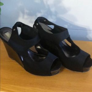 Vera Wang black wedge sandals